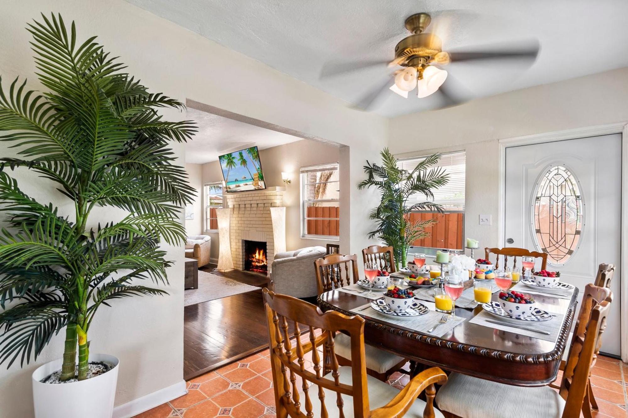 Chic Downtown Vacation Home And Guest Home West Palm Beach Exterior photo